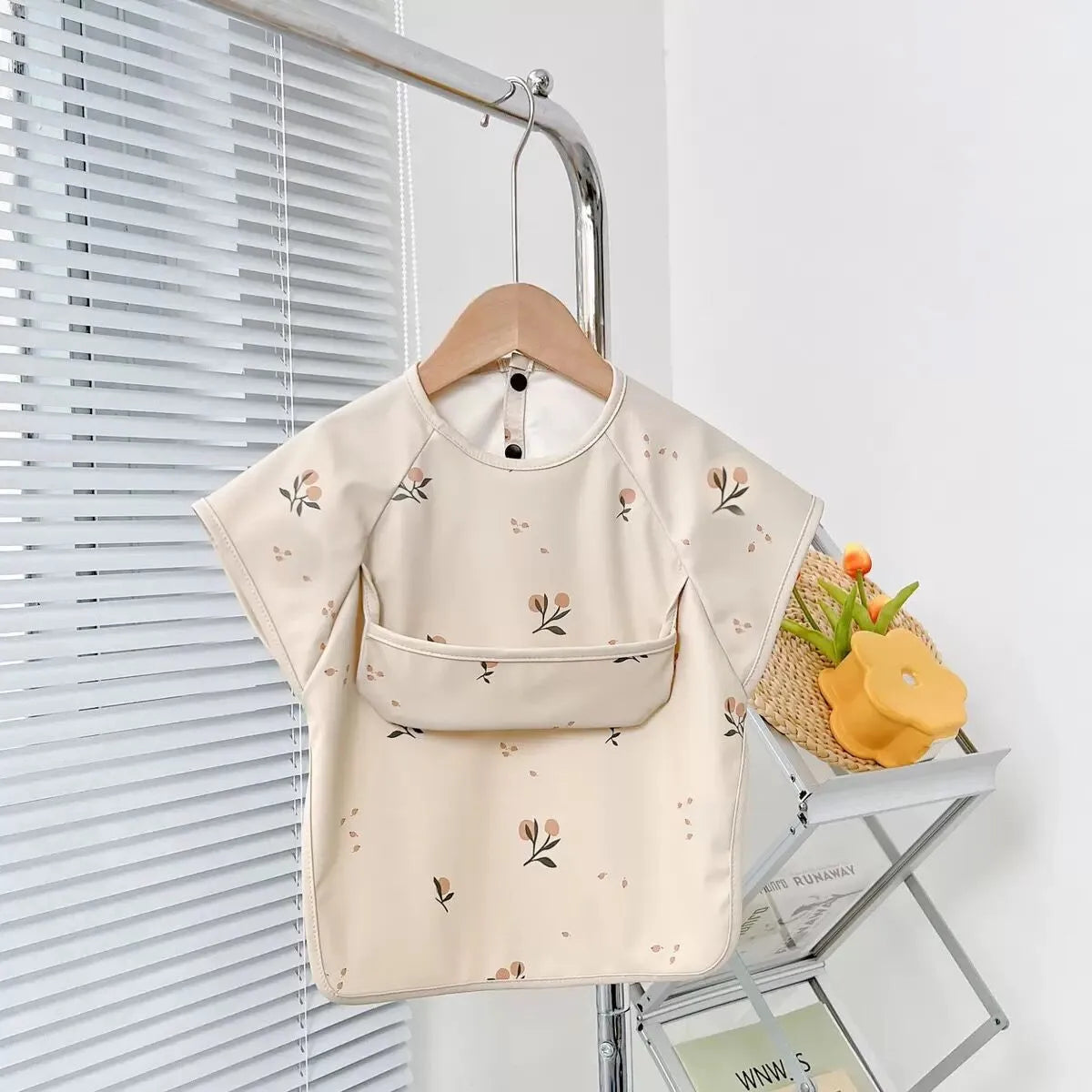 Cute Baby Bibs Toddler Baberos Bavoir Waterproof Short Sleeve Apron Cartoon Animals Children Feeding Smock Bib Baby Stuff 0-6Y